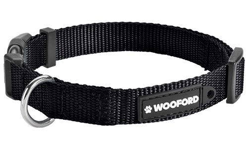 Zwarte verstelbare hondenhalsband, stevige zilveren D-ring om hondenpenning te bevestigen, comfortabel en duurzaam nylon.