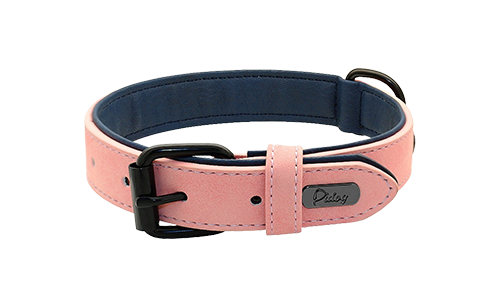 Lichtroze luxe fluwelen hondenhalsband, 35-37cm lengte, met zwarte metalen gesp en D-ring voor de lijn.
