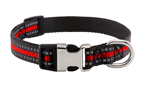 Reflecterende Hondenhalsband met Gegraveerde Gesp Reflecterende rode hondenhalsband met gegraveerde metalen gesp, 27-40 cm lang, 1.5 cm breed, met D-ringen voor riem.
