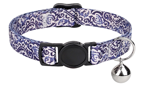 Bohemian-style breakaway kattenhalsband met blauw-witte patroon, verstelbaar en lichtgewicht, met zilveren bel.