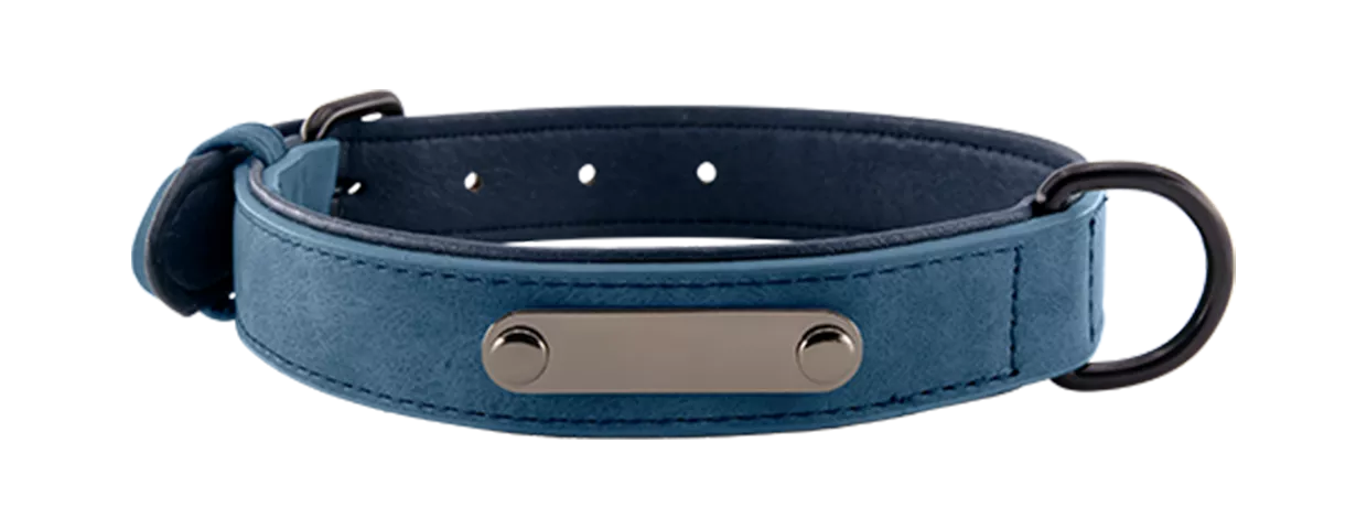 Luxe Fluwelen Gegraveerde Hondenhalsband Blauwe luxe fluwelen hondenhalsband met ingebouwde ID-plaat, 35-37cm lang, 1.7cm breed, met D-ring voor naamgravure.
